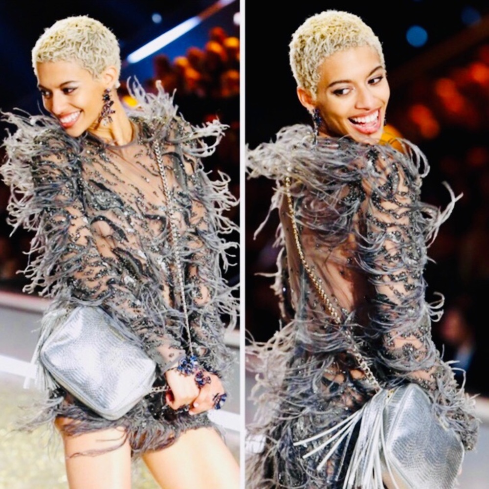 SOLD⚡️VICTORIA’S SECRET⚡️Metallic Tassel Crossbody Bag - Picture 3 of 11